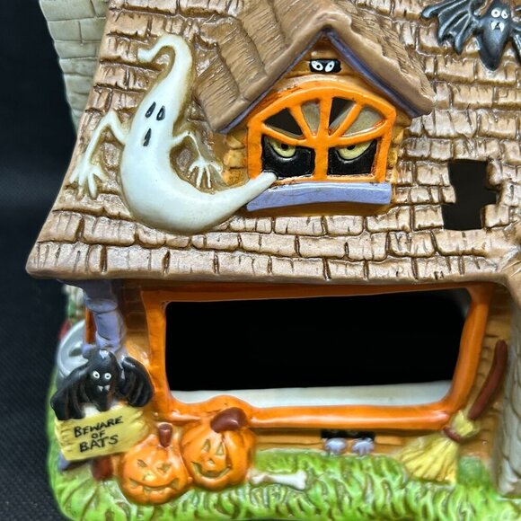 New in box limited edition Beasty Bungalow Creepy Hollow lighted figurine - Picture 2 of 9